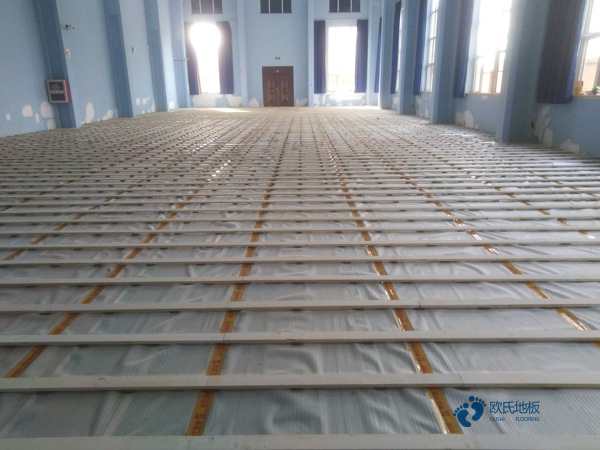 用什么篮球体育地板造价