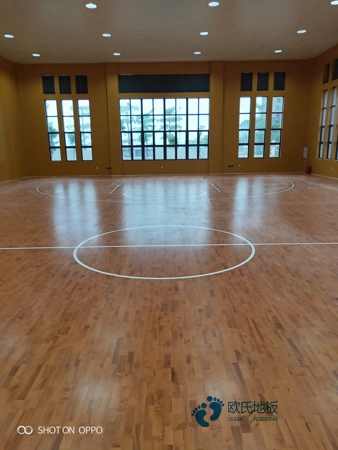 单龙骨运动体育地板怎么保养2