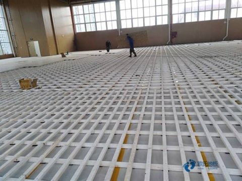 学校篮球地板特点