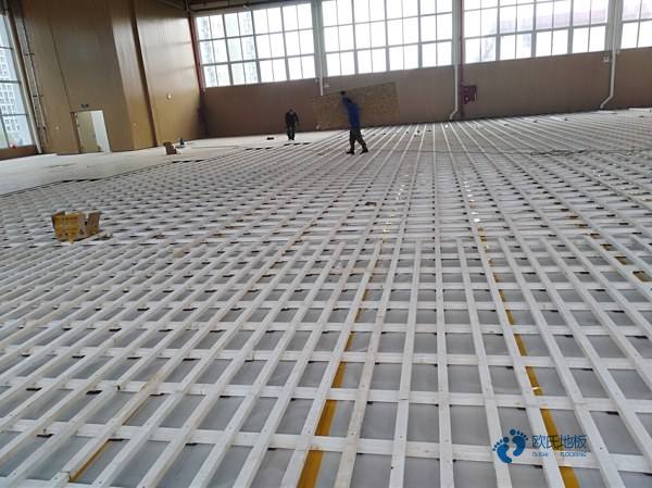 学校篮球地板特点1