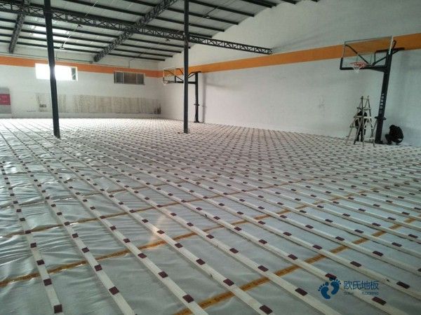 小学篮球运动木地板保养知识