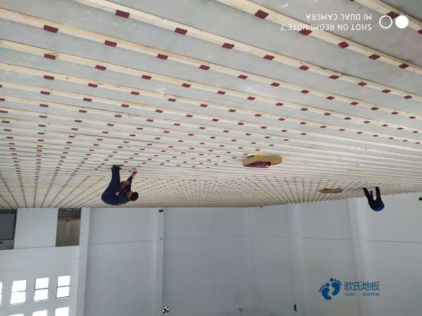 大学篮球体育木地板施工2