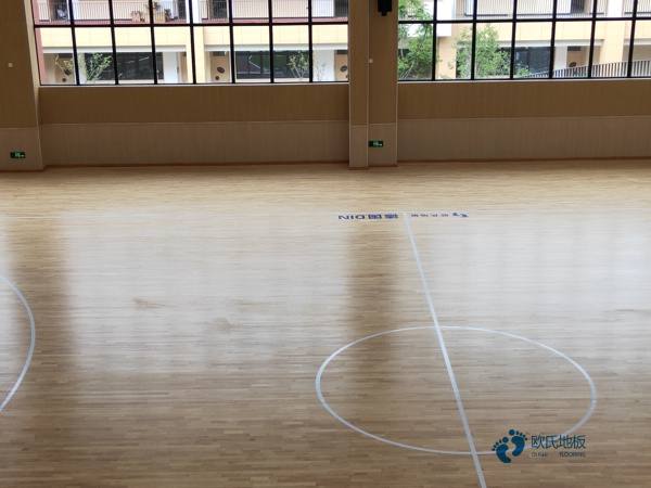 单龙骨运动场馆地板怎么保养2