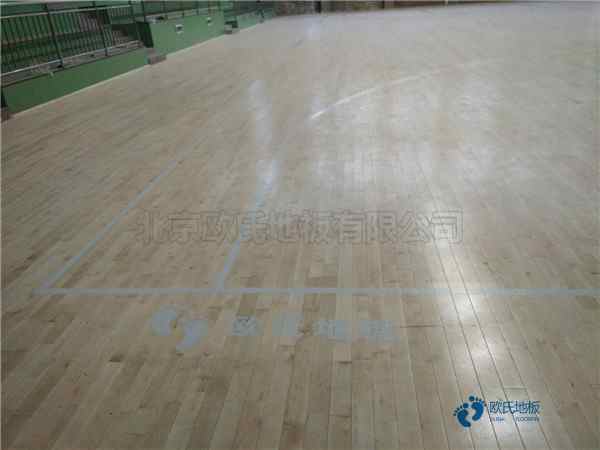 国标体育馆地板施工步骤2