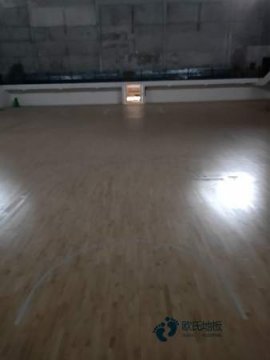 双层龙骨运动场木地板如何保养