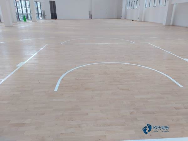 大学体育场地板施工方案3