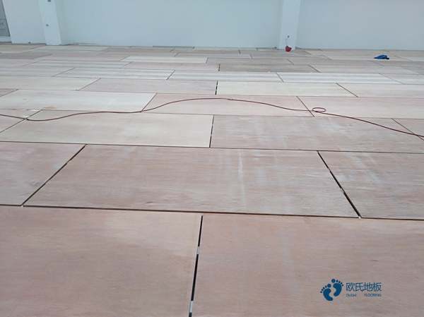 大学体育场地板施工方案2