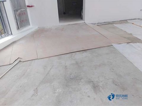 大学体育场地板施工方案